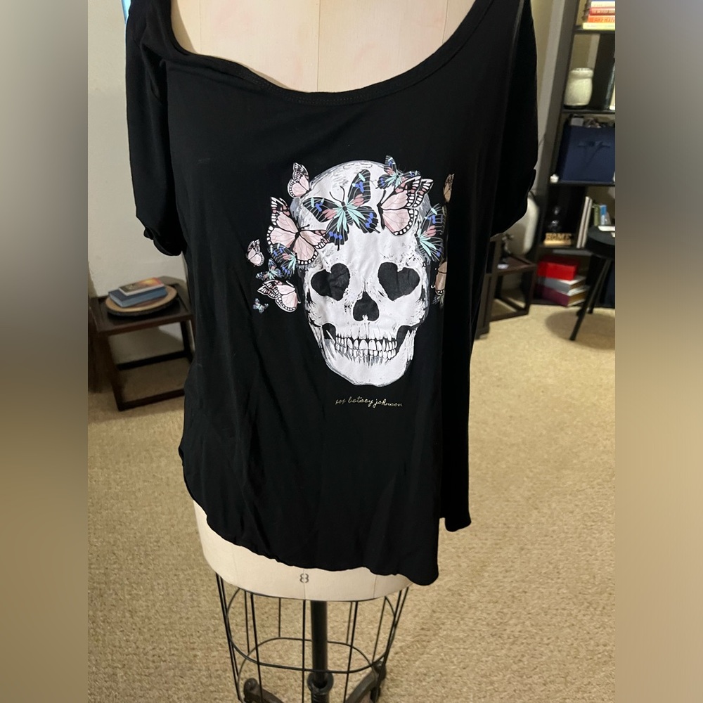 Betsy Johnson Black floral skull shirt size 2X